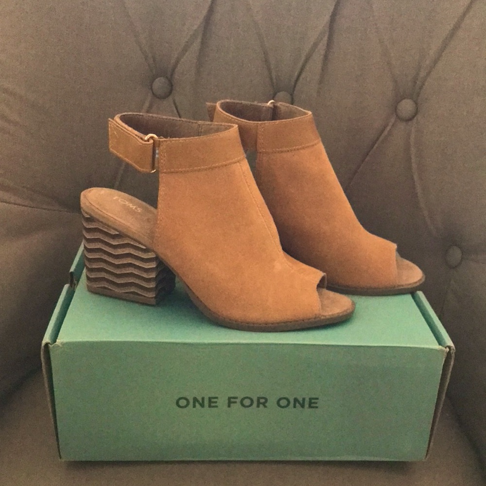 Women’s Toms Shoes, Size 9, Carmel Brown, NWB